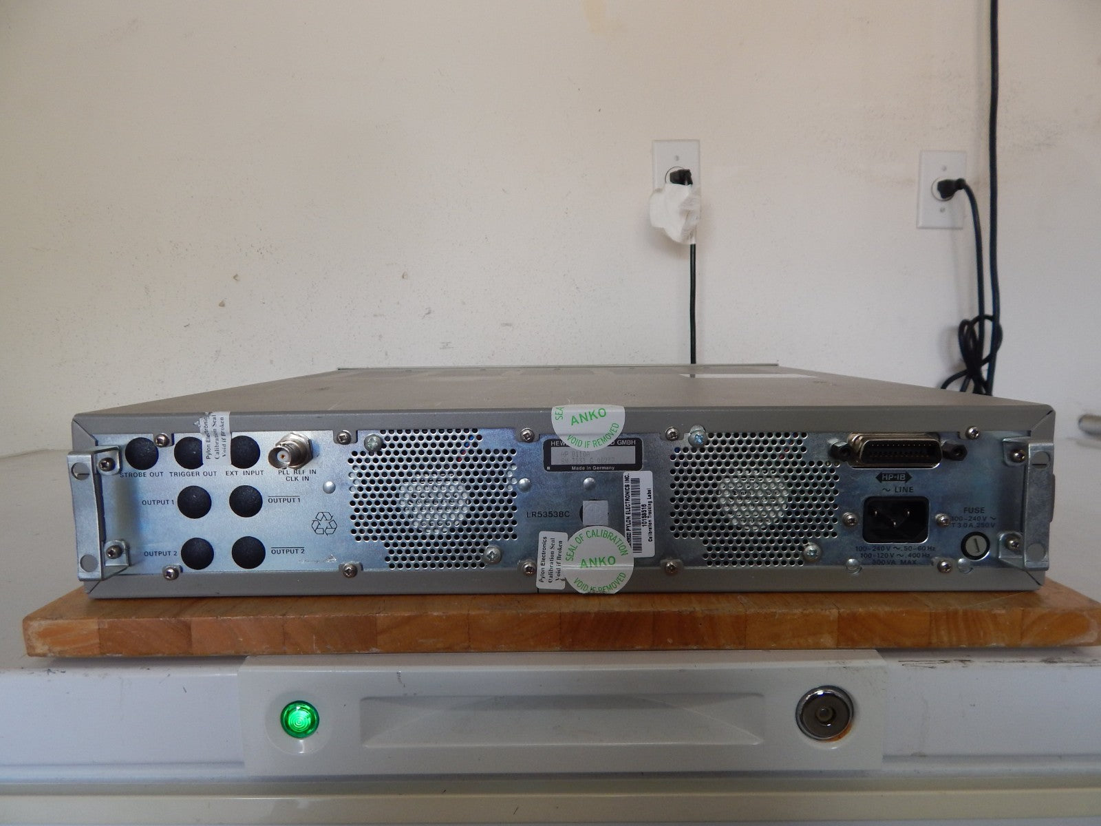 Agilent 8110A Pulse Generator w 2 of 81103A and 81106A (PLL) Agilent 8110A Pulse Generator w 2 of 81103A and 81106A (PLL)